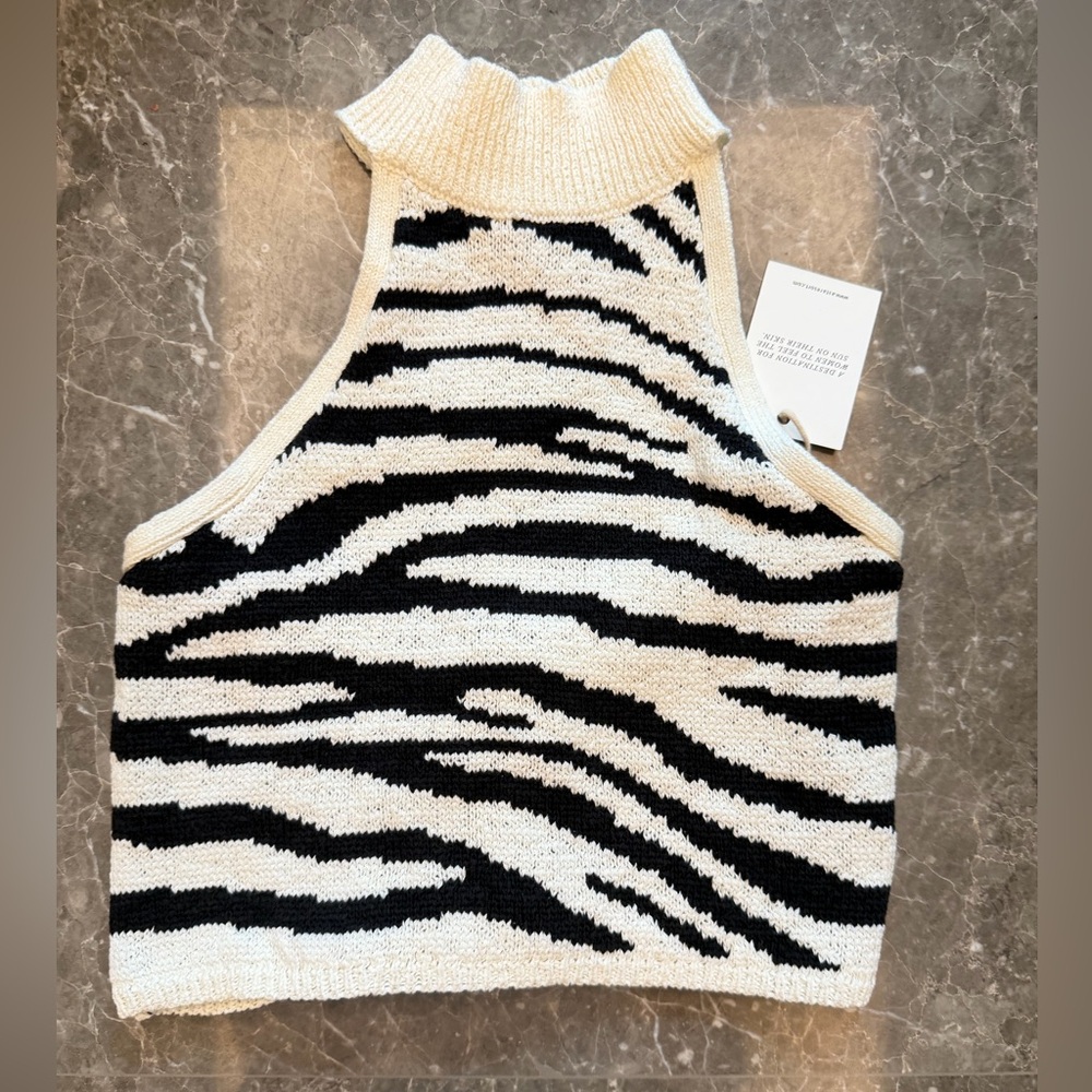 asta resort Women's Zebra Knit Halter Crop Top - Black & Cream